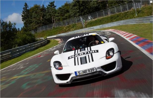 「ポルシェ ハイブリッドスポーツ918が市販タイヤで最速タイムを記録」の4枚目の画像