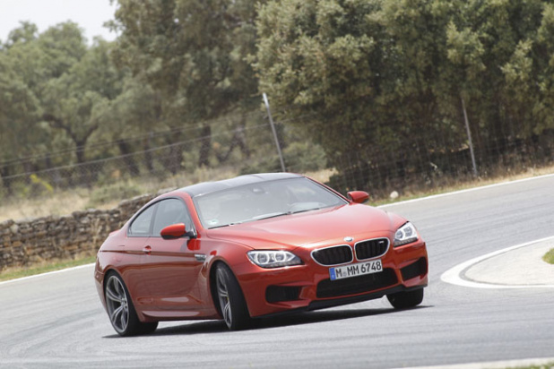 「BMW M6試乗。ターボエンジンの低速トルクを有効に使うのが速く走らせるコツ」の22枚目の画像