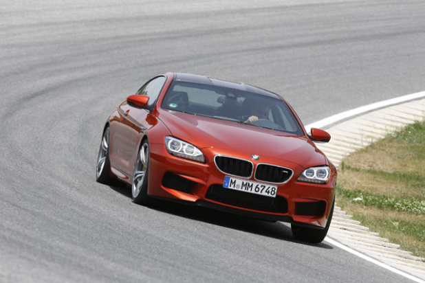「BMW M6試乗。ターボエンジンの低速トルクを有効に使うのが速く走らせるコツ」の23枚目の画像