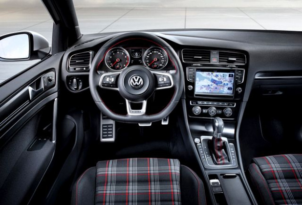 「VWが 新型Golf 「GTI コンセプト」を公開 ! オプションで230ps仕様も！【パリモーターショー12】」の3枚目の画像