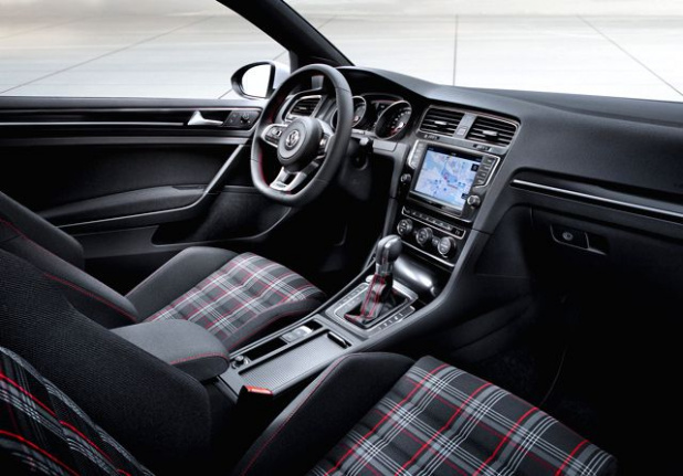 「VWが 新型Golf 「GTI コンセプト」を公開 ! オプションで230ps仕様も！【パリモーターショー12】」の4枚目の画像