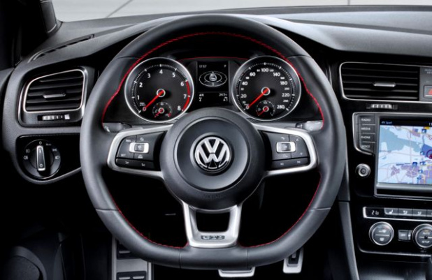 「VWが 新型Golf 「GTI コンセプト」を公開 ! オプションで230ps仕様も！【パリモーターショー12】」の5枚目の画像