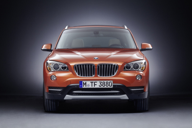 「BMW Ｘ１がマイナーチェンジ。アイドリングストップ装備で燃費も最大14.9km/Lに」の3枚目の画像