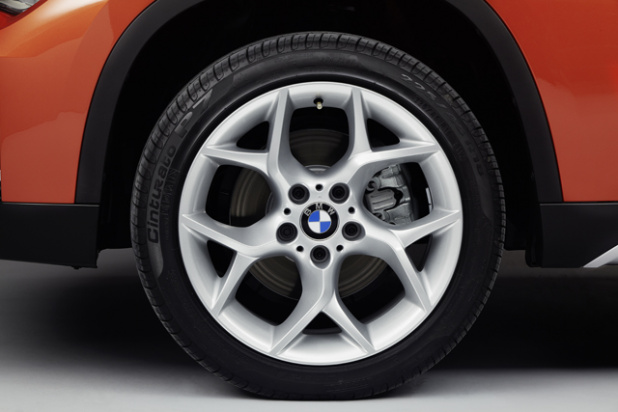 「BMW Ｘ１がマイナーチェンジ。アイドリングストップ装備で燃費も最大14.9km/Lに」の6枚目の画像