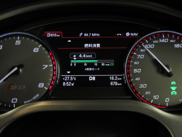 「知らないうちに250km/hまで達する…かも知れないので要注意!?【Audi S8試乗】」の3枚目の画像
