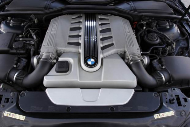 「BMWの12気筒サルーンが25周年、歴代エンジンを振り返る」の3枚目の画像