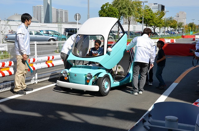 こどもが運転出来るカマッテも登場 こどもモーターショー 画像 着せ替え電気自動車 カマッテ試乗会が大人気 こどもモーターショー Clicccar Com