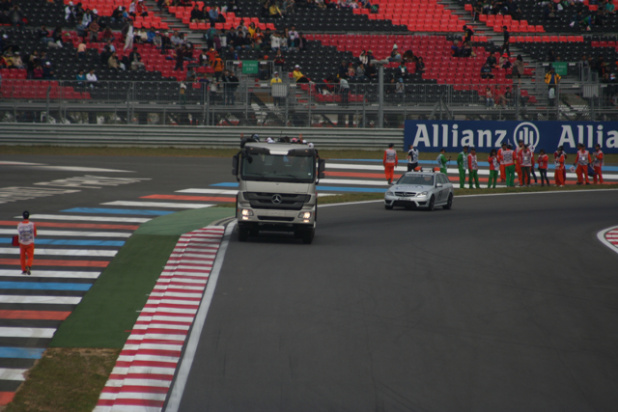 「超豪華! ベンツトラック載ってる荷物とは?【2012F1韓国GP】」の9枚目の画像