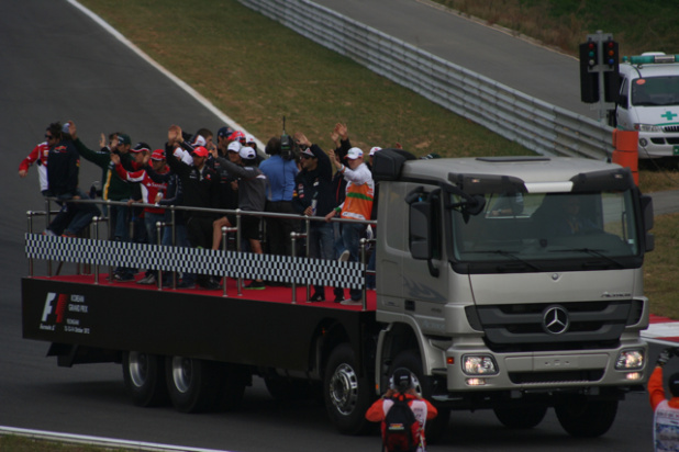 「超豪華! ベンツトラック載ってる荷物とは?【2012F1韓国GP】」の7枚目の画像