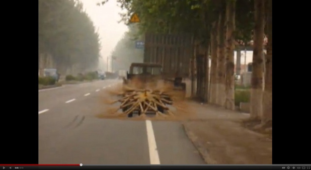 「本当にキレイになってる？中国の道路清掃車が原始的すぎる！【動画】」の1枚目の画像