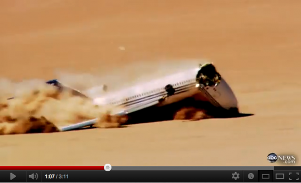 「旅客機を砂漠に不時着させる衝撃的な大実験！　やっぱり前の席は危ない!? 【動画】」の1枚目の画像