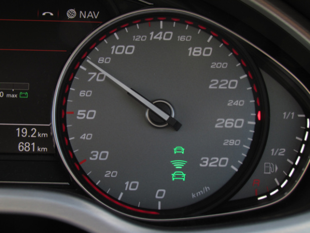 「知らないうちに250km/hまで達する…かも知れないので要注意!?【Audi S8試乗】」の2枚目の画像