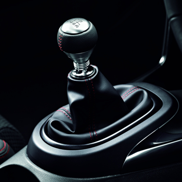 「新型ホンダCR-Zには加速ボタンが付いている【ホンダCR-Z特集】」の2枚目の画像