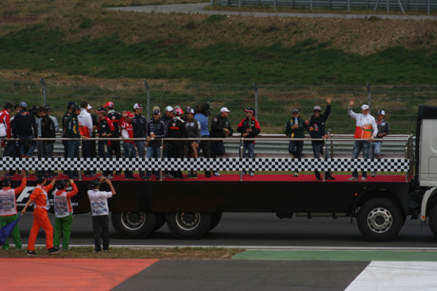 「超豪華! ベンツトラック載ってる荷物とは?【2012F1韓国GP】」の3枚目の画像