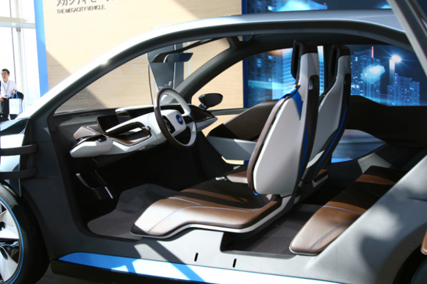 「電気自動車BMW i3は軽量カーボンボディで駆け抜ける悦びを演出」の10枚目の画像