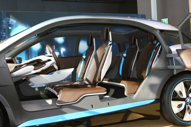 「電気自動車BMW i3は軽量カーボンボディで駆け抜ける悦びを演出」の11枚目の画像