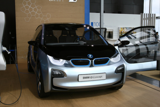 「BMWの電気自動車 i3のカーボンボディをしっかり支えるアルミユニットに注目」の1枚目の画像