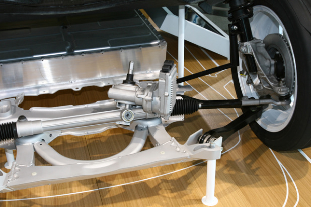 「BMWの電気自動車 i3のカーボンボディをしっかり支えるアルミユニットに注目」の2枚目の画像
