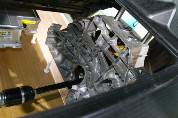 「BMWの電気自動車 i3のカーボンボディをしっかり支えるアルミユニットに注目」の4枚目の画像