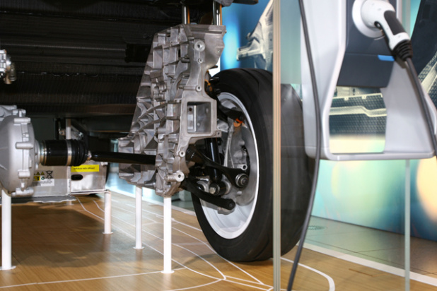 「BMWの電気自動車 i3のカーボンボディをしっかり支えるアルミユニットに注目」の5枚目の画像