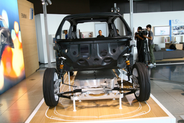 「電気自動車BMW i3は軽量カーボンボディで駆け抜ける悦びを演出」の5枚目の画像