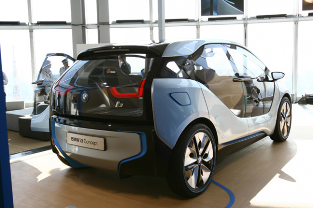 「電気自動車BMW i3は軽量カーボンボディで駆け抜ける悦びを演出」の9枚目の画像