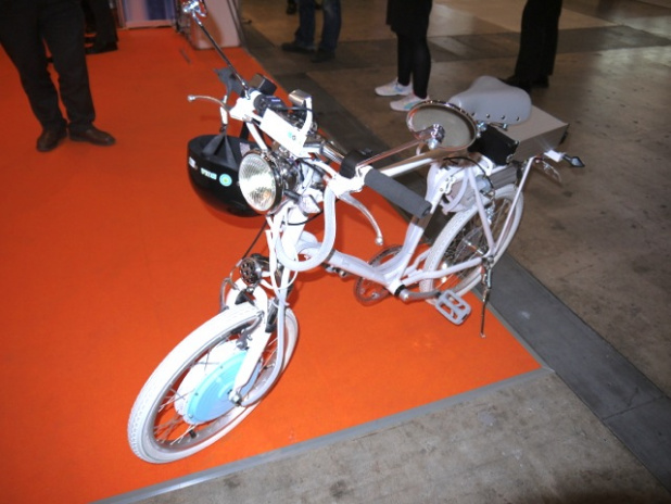 「見た目はチャリだけど、実は電動バイクで電気代はたった1円 【CEATEC JAPAN 2012】」の1枚目の画像