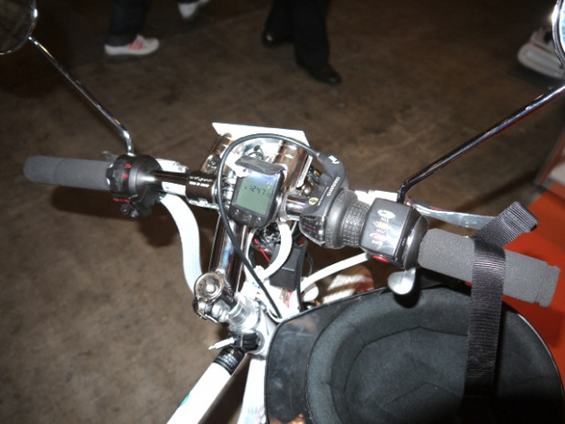 「見た目はチャリだけど、実は電動バイクで電気代はたった1円 【CEATEC JAPAN 2012】」の2枚目の画像