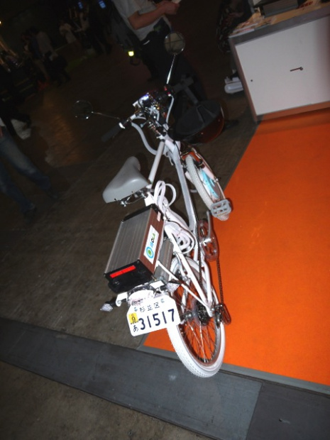 「見た目はチャリだけど、実は電動バイクで電気代はたった1円 【CEATEC JAPAN 2012】」の4枚目の画像