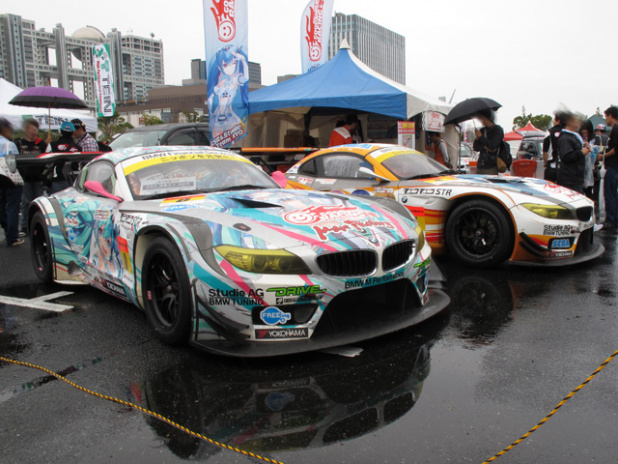 「BMW Z4やFニッポンマシン！　全日本級レーシング痛車がお台場にやってきた！」の1枚目の画像