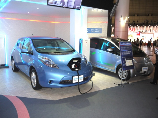 「太陽光発電と電気自動車の連携で1週間以上の電気自給が可能 【CEATEC JAPAN 2012】」の1枚目の画像