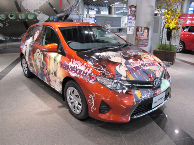 「トヨタ オーリスの痛車がアムラックス東京に登場。今度は女子向けのテイルズ仕様」の3枚目の画像