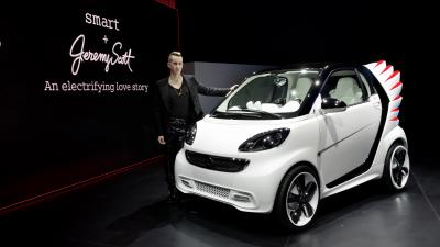 「LAオートショーでベンツが3台のモデルを世界初公開！　天使の羽根付き電気自動車も？」の4枚目の画像