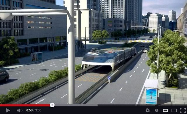 「渋滞中の自動車をまたいで走る近未来型バスが登場 !【動画】」の13枚目の画像