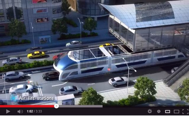 「渋滞中の自動車をまたいで走る近未来型バスが登場 !【動画】」の14枚目の画像
