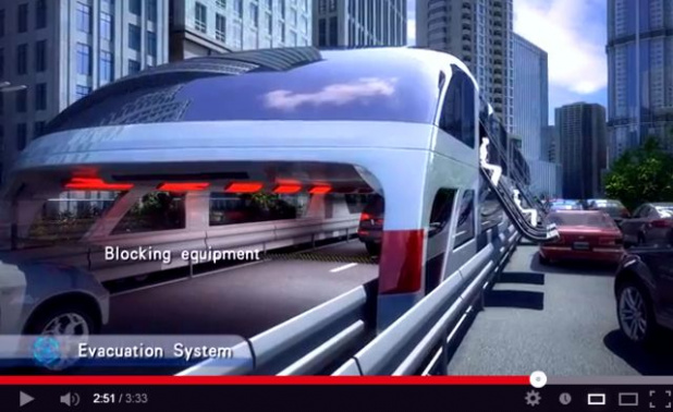「渋滞中の自動車をまたいで走る近未来型バスが登場 !【動画】」の15枚目の画像
