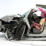 IIHS衝突試験の新評価で判明した人気車の意外な弱点とは? - Toyota Camry 2012