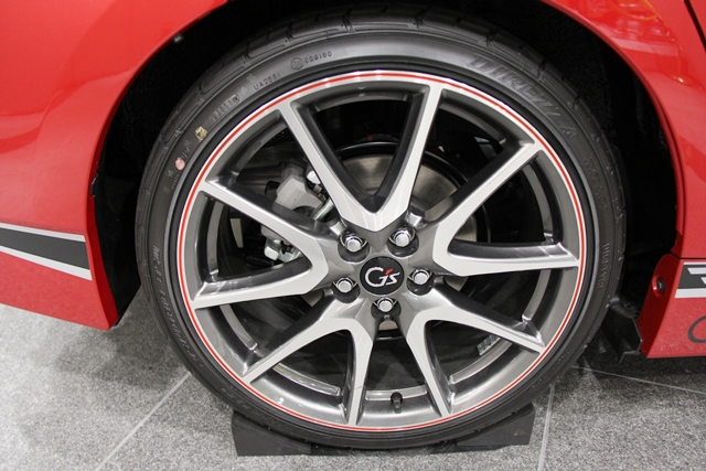 トヨタ プリウス S ツーリングセレクション G S 専用18インチアルミホイール レッドライン仕様 メーカーオプション ダンロップ ディレッツァdz101 画像 ある意味究極のプリウス S ツーリング セレクション G Sはエコカーと思えない走りが楽しい Clicccar Com