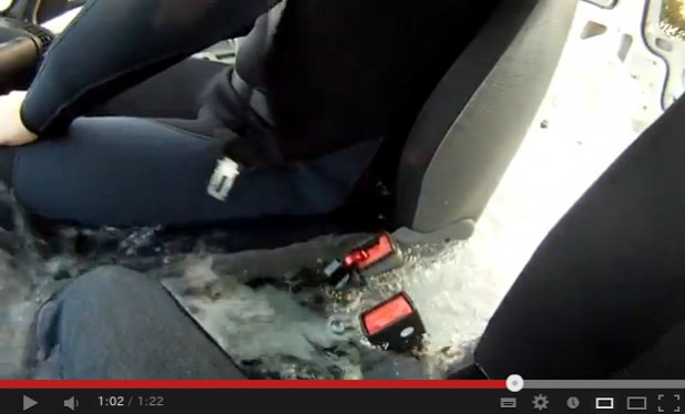 「水に溶けるシートベルトが発明される【動画】」の2枚目の画像
