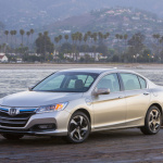 市販プラグインハイブリッド最優秀性能のアコードは約350万円 - 2014_Honda_Accord_PHEV_190_