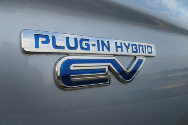 「三菱アウトランダーPHEVは発電できるハイブリッド電気自動車！　走行コストはガソリンの１／３も可!!」の10枚目の画像