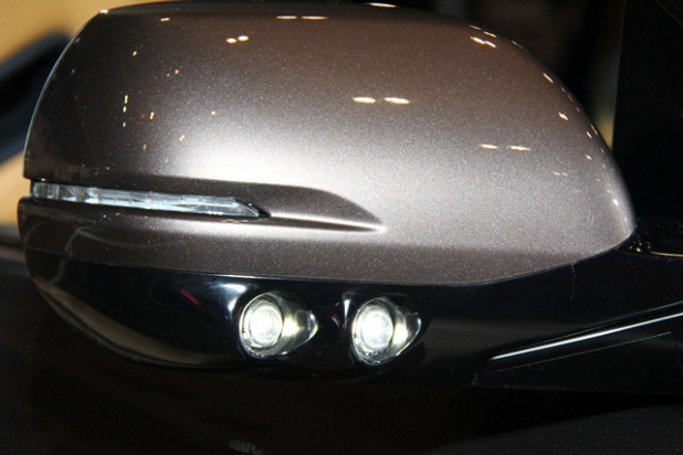 「ホンダ「MUGEN CR-V Design Study」スタイリッシュに変身したCR-Vに市販化熱望！【東京オートサロン2013】」の12枚目の画像