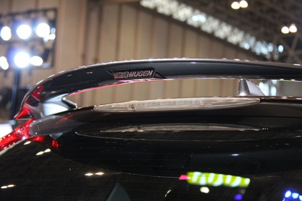 「ホンダ「MUGEN CR-V Design Study」スタイリッシュに変身したCR-Vに市販化熱望！【東京オートサロン2013】」の14枚目の画像