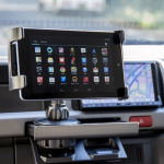 タブレット端末をドリンクホルダーに固定できる「iPad/Tablet用カードリンクホルダー」 - BM-DKHOLDER1