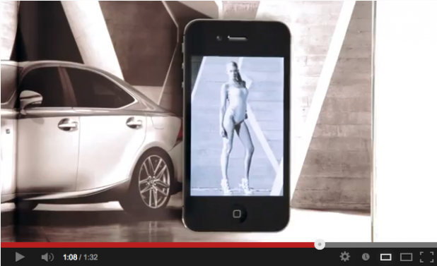 「【動画】水着モデルが動き出す！ アメリカのレクサス“雑誌”広告」の2枚目の画像