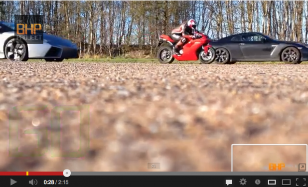 「速いのはどれだ？GT-R、ランボルギーニ、ドゥカティの加速競争【動画】」の1枚目の画像