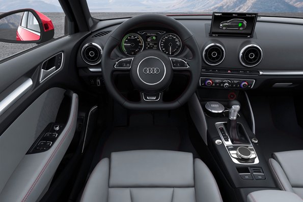 「1.5Lで100km走れる超低燃費プラグインハイブリッド「Audi A3 e-tron」」の5枚目の画像