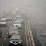危機的状態にある中国大気汚染の原因を取り除き、解決に導くのは日本車だ！ - 中国高速道路のスモッグ