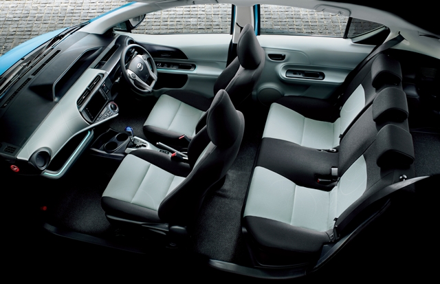 トヨタ アクア インテリアs 内装色クールブルー 注文時指定色 画像 トヨタ アクアまとめ 日本一売れているクルマは世界一低燃費 Clicccar Com