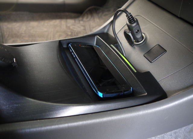 これは便利 スマホを置くだけのワイヤレス充電器が初登場 Clicccar Com